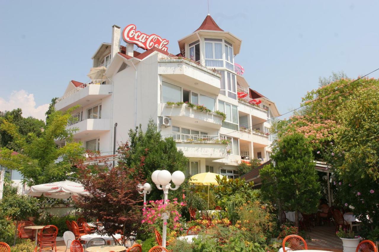 Hotel Kamelia 瓦爾納 外观 照片